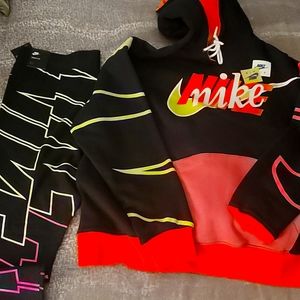 Nike women's (New)X-Large tights with matching sweatshirt.